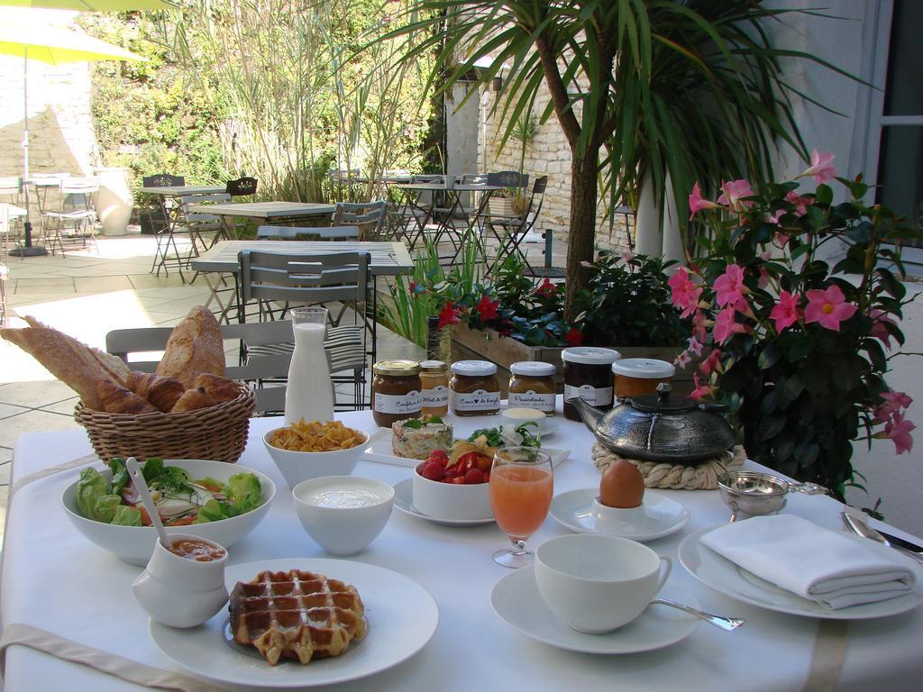 Les Jardins D'Alienor Hotel Le Chateau-d'Oleron Exterior photo